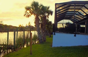 Property grounds - Southern Exposure: Gulf Access Heated Pool Home Near Beaches, Golf & Dining (Port Charlotte)