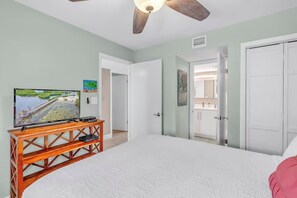 2 bedrooms, iron/ironing board, travel cot, free WiFi - Ocean Pointe - Pool, Hot Tub, View, Beach, Parking (Tavernier)