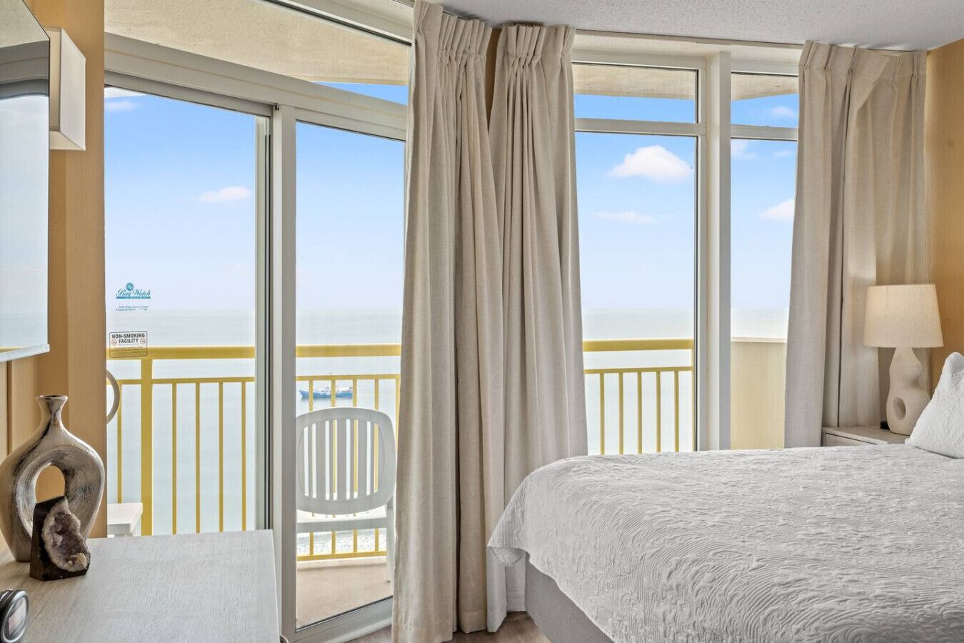 Desk, iron/ironing board, WiFi, bed sheets