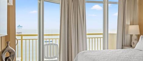 Bureau, fer et planche Ă repasser, Wi-Fi, literie fournie