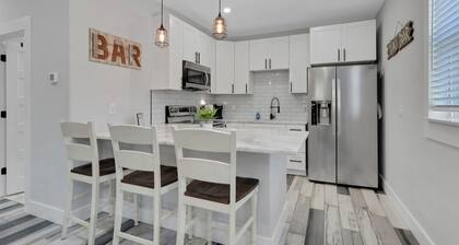 Beautiful Guest house with Pickleball Court on 5 acre estate