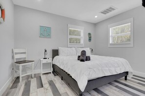 2 bedrooms, iron/ironing board, WiFi