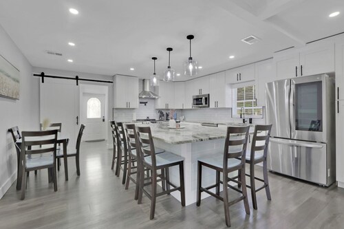 Spacious 4BR Home w/ Heated Pool & Pickleball Court on 5-Acre Estate