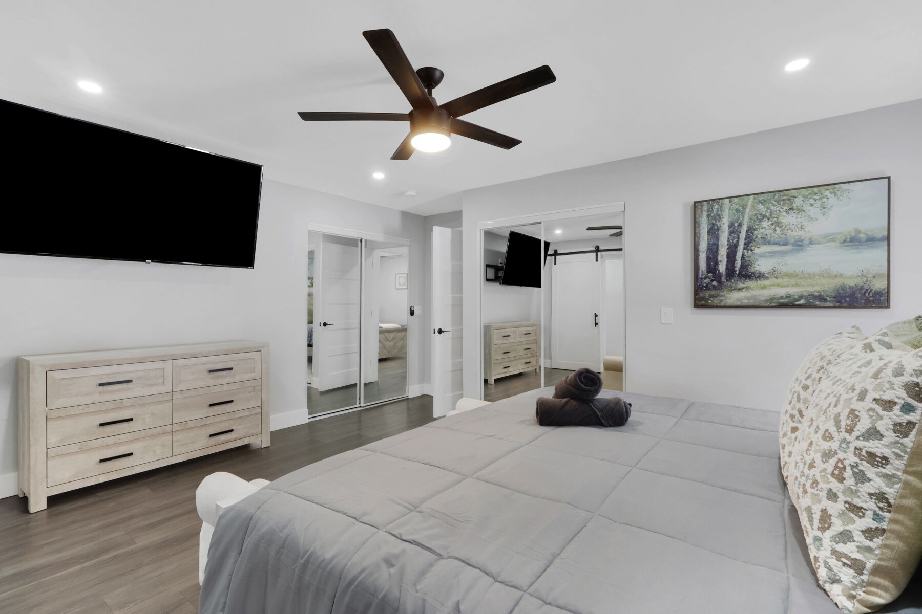 4 bedrooms, iron/ironing board, free WiFi