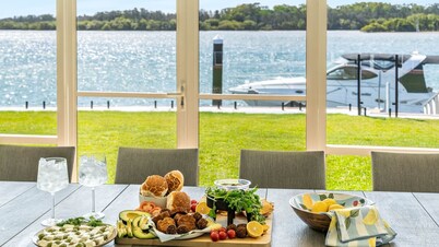 Dolphin View - Elegant Waterfront Haven with Private Pontoon - Holiday Yamba