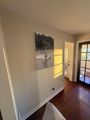 Interior - Perfect 2-bedroom house with lake views and sunsets. Short walk to Driftwood Pub (Walled Lake)