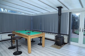Game room - Argyleluxe (Worsley)