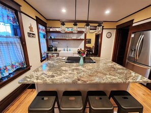 Fridge, microwave, oven, stovetop - Beautiful 4 bedroom home. Close to Downtown, Devil's Lake, and the Dells (Baraboo)