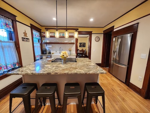 Beautiful 4 bedroom home. Close to Downtown, Devil's Lake, and the Dells