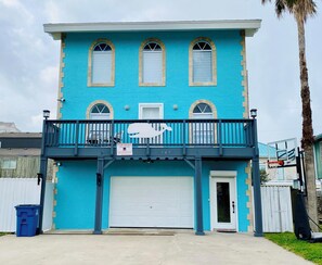 Exterior - Four Bedroom House Steps From the Beach (South Padre Island)