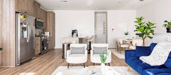 Clovis Retreat - Modern 2BR Near Parks, Pool