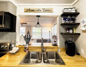 Microondas, horno, placa de cocina