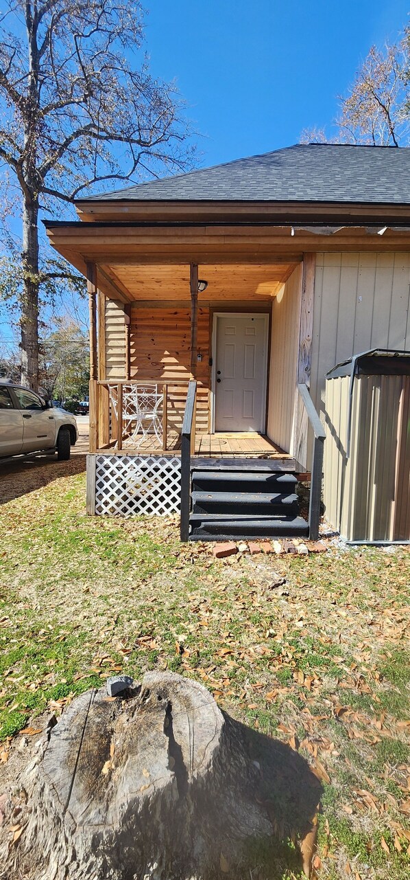 Exterior detail -  Cozy little home at the heart of Statesboro GA (Statesboro)