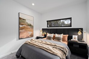 3 bedrooms, iron/ironing board, WiFi, bed sheets - Alpine Vision Chalet (Dinner Plain)