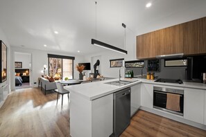 Private kitchen - Alpine Vision Chalet (Dinner Plain)