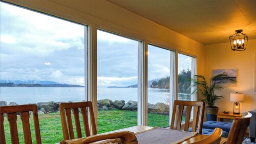 Fabulous 3-Bedroom Waterfront Home on Charming Lummi Island Awaits You
