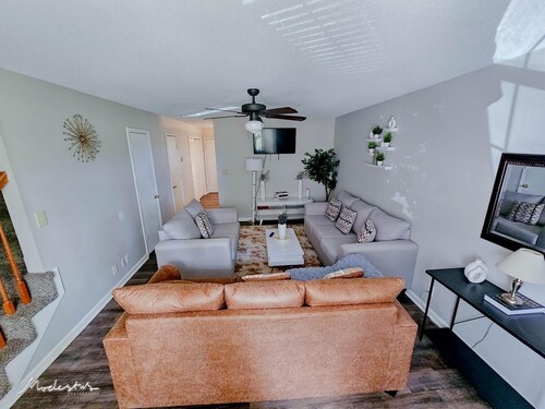 COZY STAY D
Near Fort Campbell, APSU, exit 1 & 4, 2bed Apartment, Self Checking