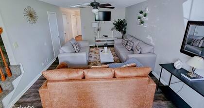 COZY STAY D
Near Fort Campbell, APSU, exit 1 & 4, 2bed Apartment, Self Checking
