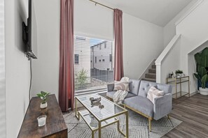 Smart TV - 1 King Loft W/Parking + Laundry I Oak Lawn + DT (Dallas)
