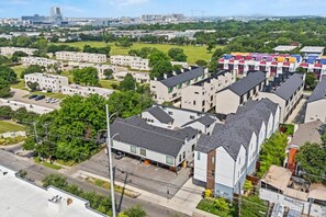 Exterior - 1 King Loft W/Parking + Laundry I Oak Lawn + DT (Dallas)