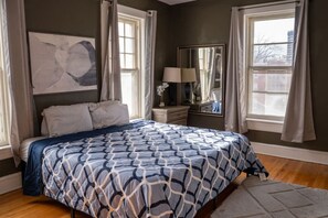 4 makuuhuonetta, työpöytä, silitysrauta/-lauta, ilmainen Wi-Fi