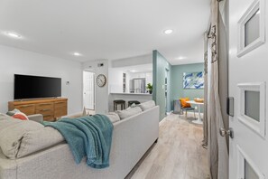 Living area - Quiet & Walkable - Stylish Condo With Local Vibe (Austin)
