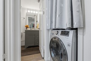 Interior - Quiet & Walkable - Stylish Condo With Local Vibe (Austin)