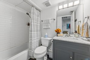 Bathroom - Quiet & Walkable - Stylish Condo With Local Vibe (Austin)