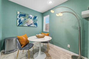 Dining - Quiet & Walkable - Stylish Condo With Local Vibe (Austin)