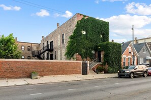 Exterior - Welcome to our Charming 2BD 2BA Pilsen Apartment (Chicago)