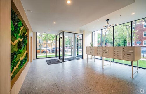 Edgewater Gem by the Lake! 2BR with Parking & Gym