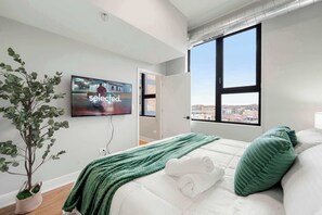 2 bedrooms, desk, iron/ironing board, WiFi