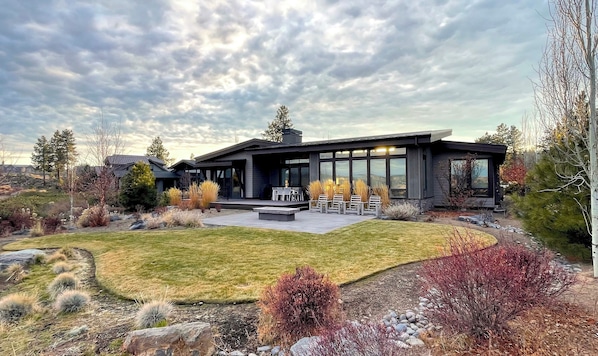 Exterior - Bright and Spacious Home in Tetherow - The Perfect Base for your Winter Getaway! (Bend)