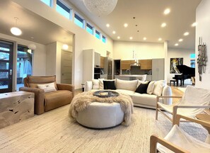 Smart TV - Bright and Spacious Home in Tetherow - The Perfect Base for your Winter Getaway! (Bend)