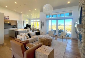 Smart TV - Bright and Spacious Home in Tetherow - The Perfect Base for your Winter Getaway! (Bend)