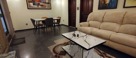 Familienapartment, 3 Schlafzimmer, Nichtraucher | Wohnbereich