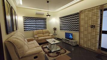 Familienapartment, 3 Schlafzimmer, Nichtraucher | Wohnbereich