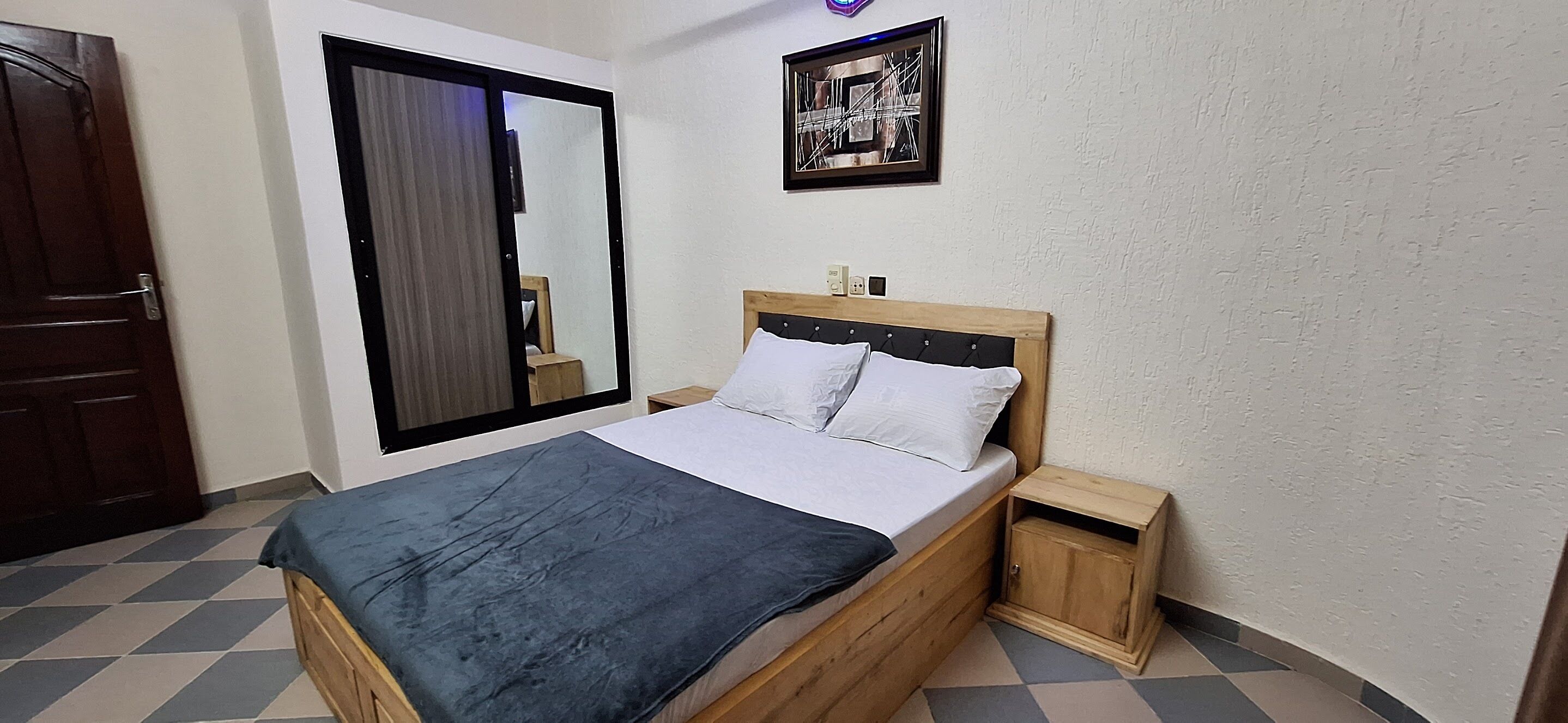 Laptop workspace, iron/ironing board, free WiFi
