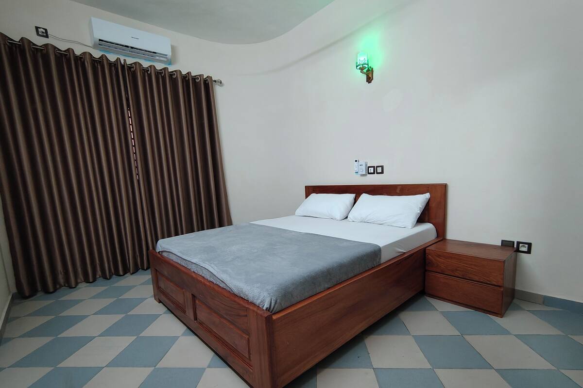 ノートパソコン用作業スペース、アイロン / アイロン台、WiFi (無料)