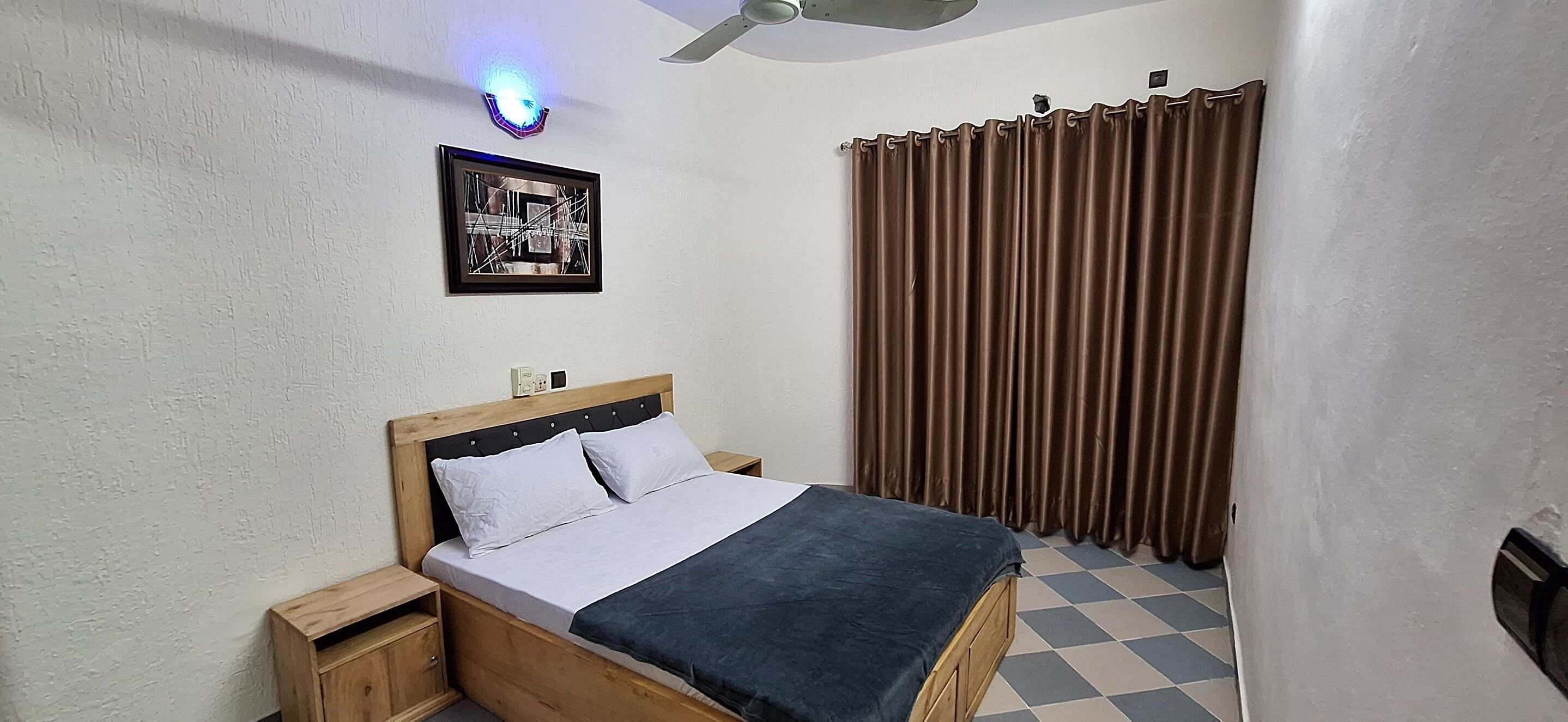 Espace de travail pour ordinateur portable, fer et planche à repasser