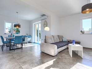 TV - Istria Queen by Interhome (Labin)