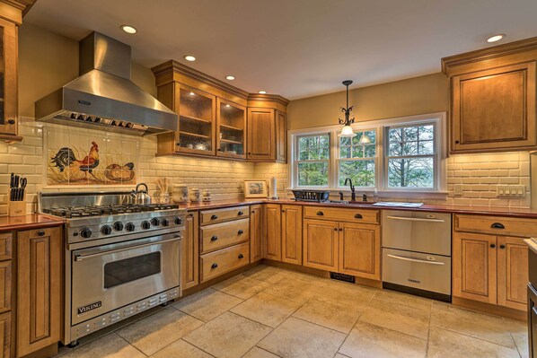 Private kitchen - Beautiful Lakefront Retreat w/ Deck & Views! (Newton)