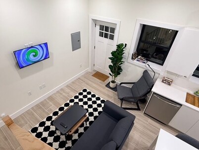 Rare brand new 1 bedroom Duplex in Vibrant Neighborhood with Easy NYC Access