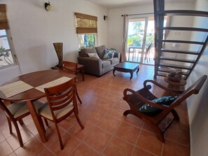 Living area - Turtle Nest #5 cozy 1 bedroom. Walk to beach, pool and scuba diving onsite (Lagun)