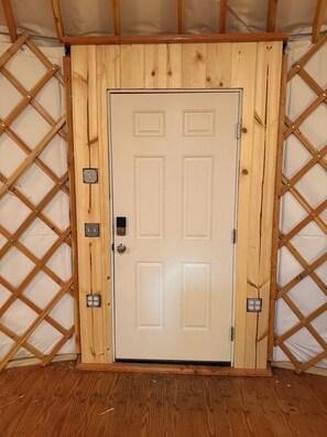 Interior - Unique Yurt convenient to Hatcher’s Pass, skiing, and close to historic Palmer (Palmer)