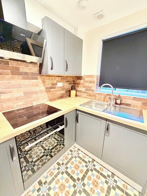 Fridge, microwave, oven, coffee/tea maker