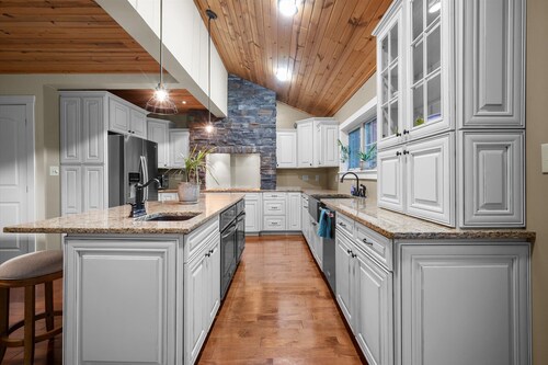 Modern 1860’s Farmhouse at Amazing Grace Barn located next to the Shenango Lake