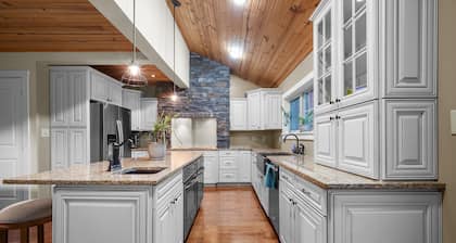 Modern 1860’s Farmhouse at Amazing Grace Barn located next to the Shenango Lake