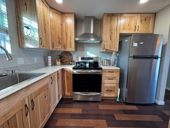 Private kitchen - Charming 2-bedroom house with AC in Palco (Palco)