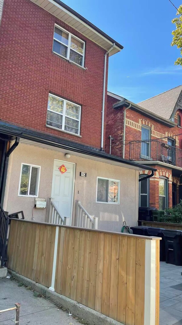 Front of property - THE WARM HEART TORONTO (toronto)